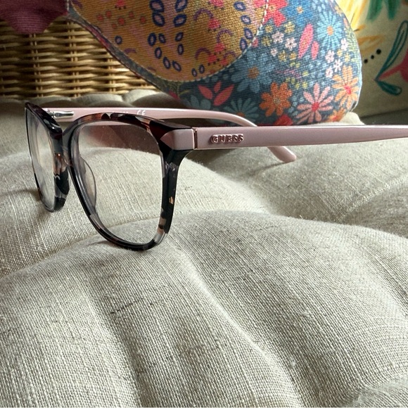 Guess women’s Tortoise Shell with Pink Eyeglasses - Picture 6 of 9